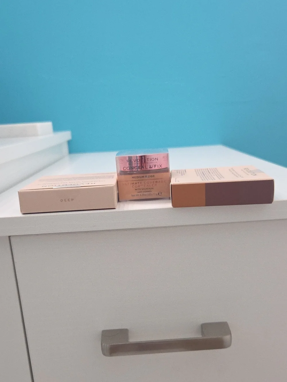 Revolution Contour Powder Compact Duo with Conceal & Fix - Brown & Beige